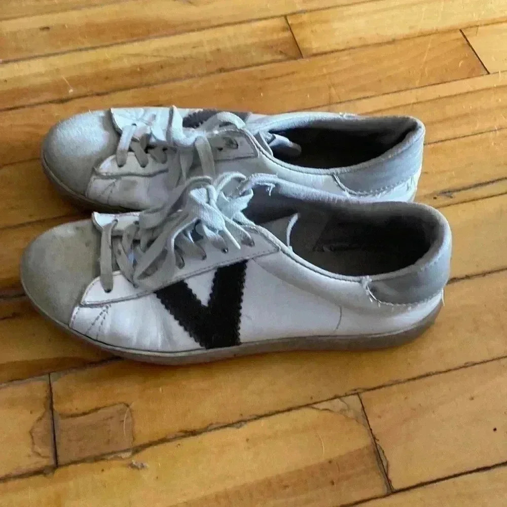 Victoria sneakers
